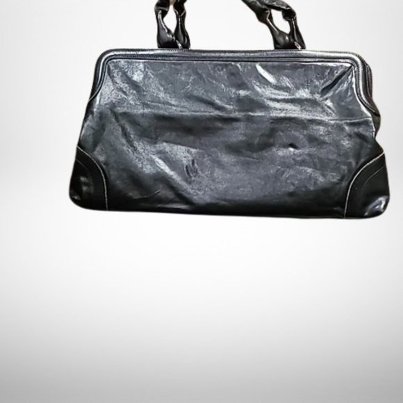 Gorgeous CHANEL handbag w/ large CC logo. Black shiny leather monili metal trim - Picture 14 of 16